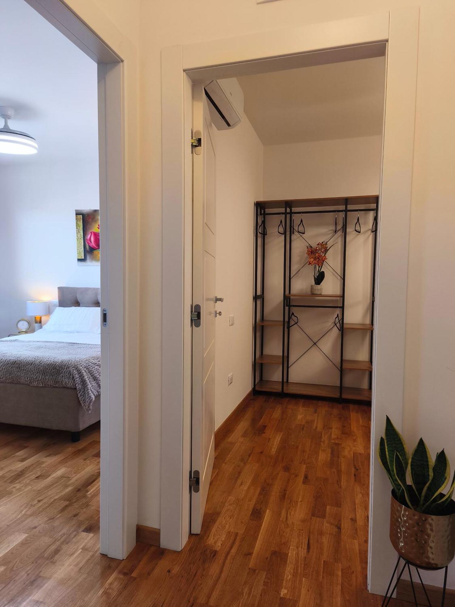 Angela Apartment Rom